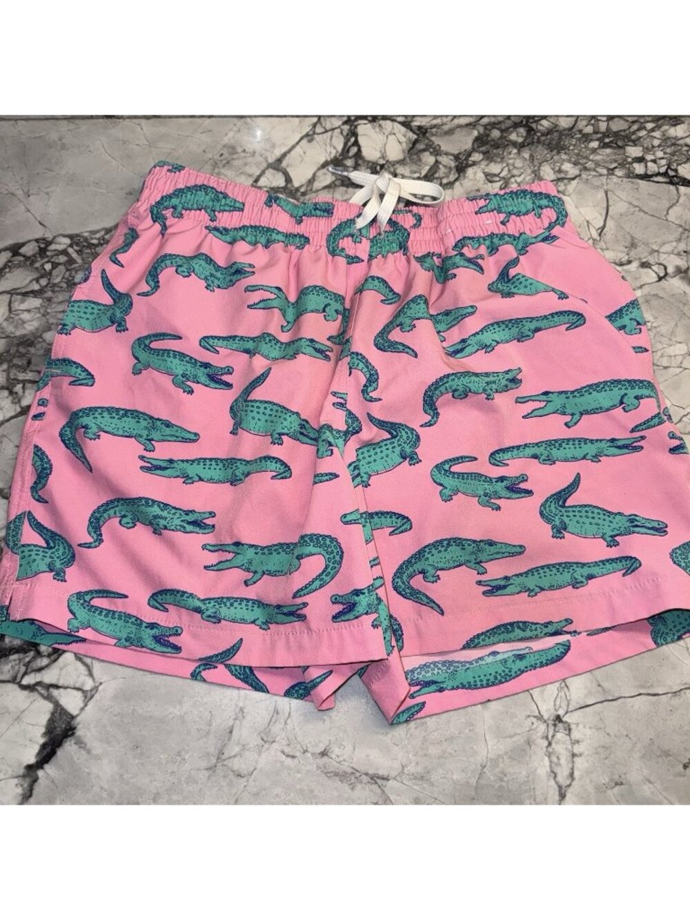 Chubbies Swim-Cruise Trunks 5.5”Men’s Pink Alligator Glades  Lined  Size M